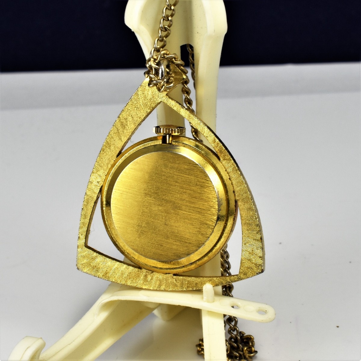 Vintage Endura Mechanical Gold Tone Unique Pendant Watch  display picture 1