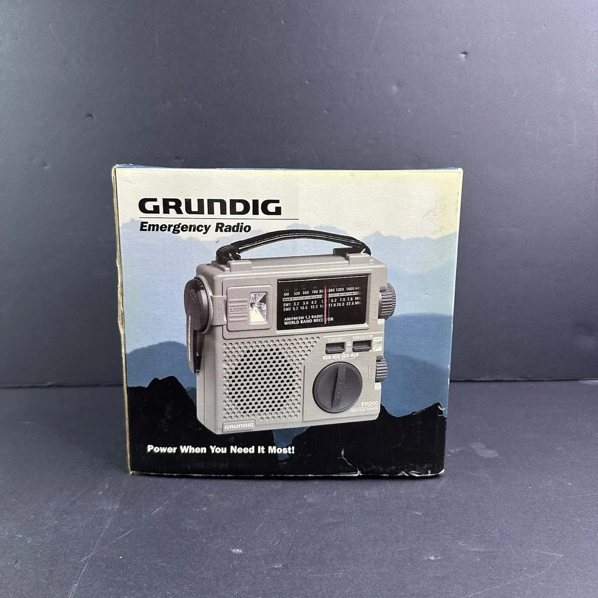 RADIO PORTABLE FM/LW Sony ICF-303L / worldwide shipping EUR 39,00