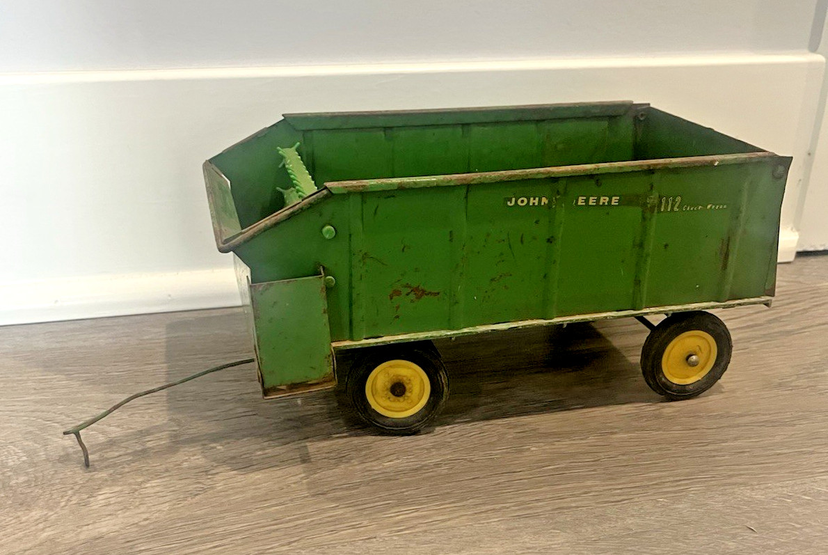 VINTAGE JOHN DEERE 112 CHUCK FORAGE SILAGE WAGON ERTL FARM TOY STOCK  1:16