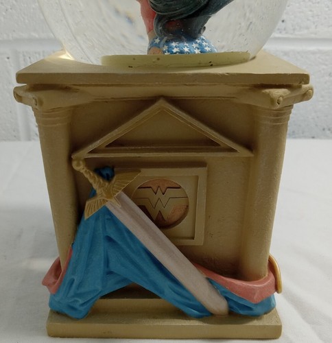 WONDER WOMAN PORCELAIN SNOWGLOBE BRUCKNER/DODSON 0978/1500 2002 DC DIRECT Damage - Picture 4 of 10