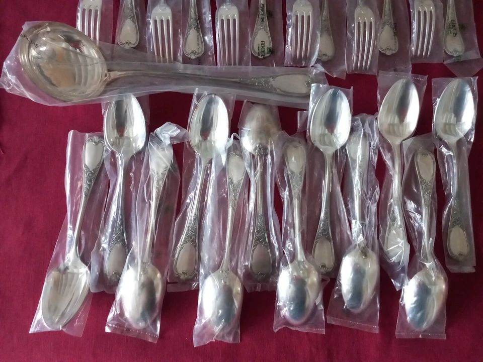 ménagère de 37 couverts en métal argenté ERCUIS modèle DU BARRY sous blister - Photo 3/4