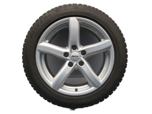 Kompletträder fürs Auto mit 5 Alutec