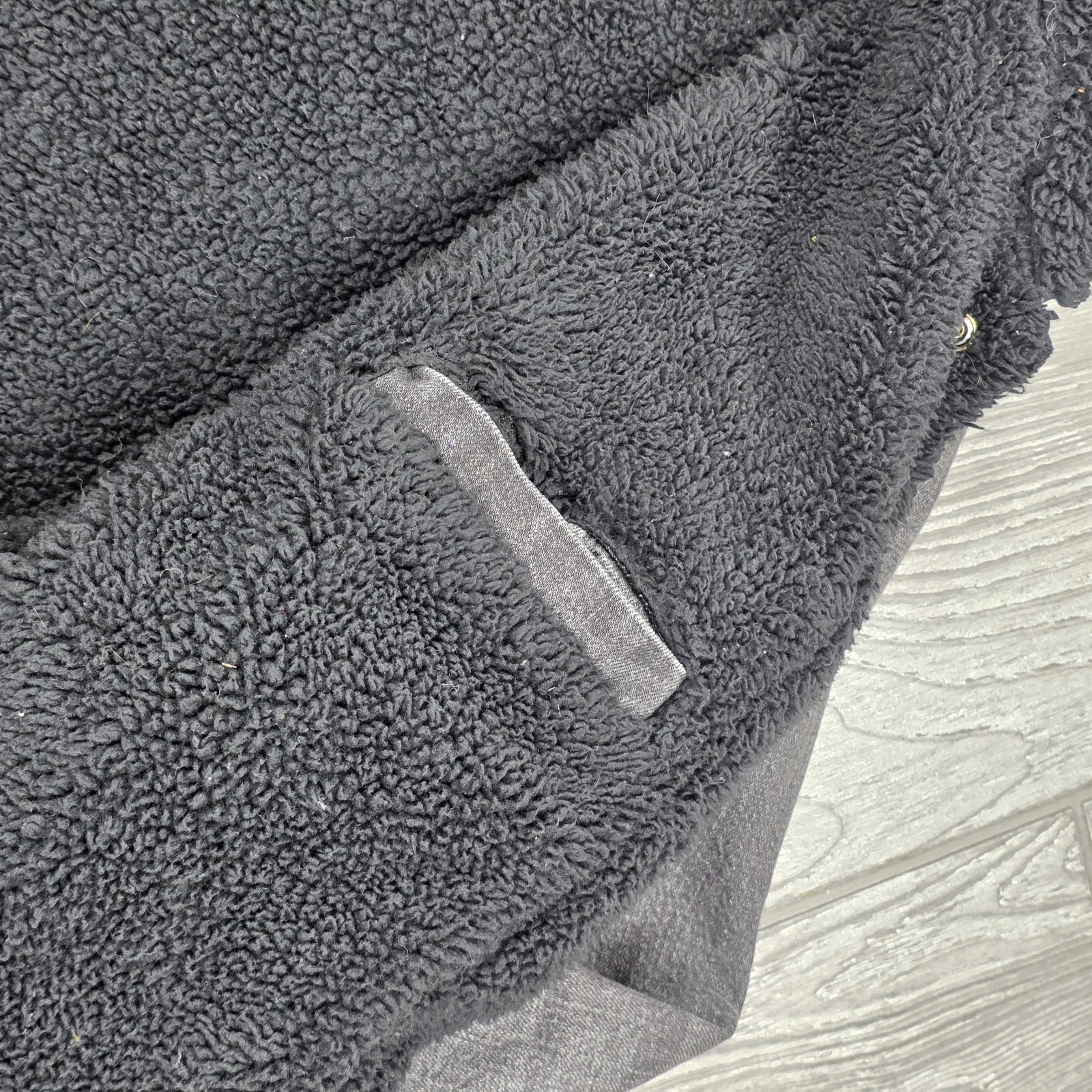Chubbies Men's Fade Gray Denim Sherpa Black Lined Trucker Jacket Pockets Size M - product detail image 13