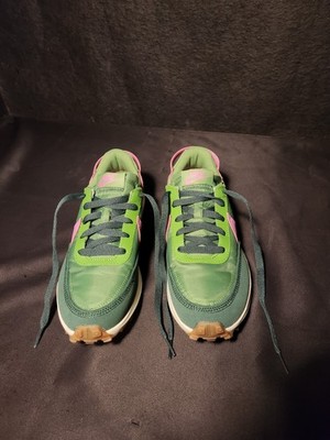 NEW NEVER WORN Women s Nike Waffle Debut Green Pink Women s US 8 UK 5.5 EUR 39