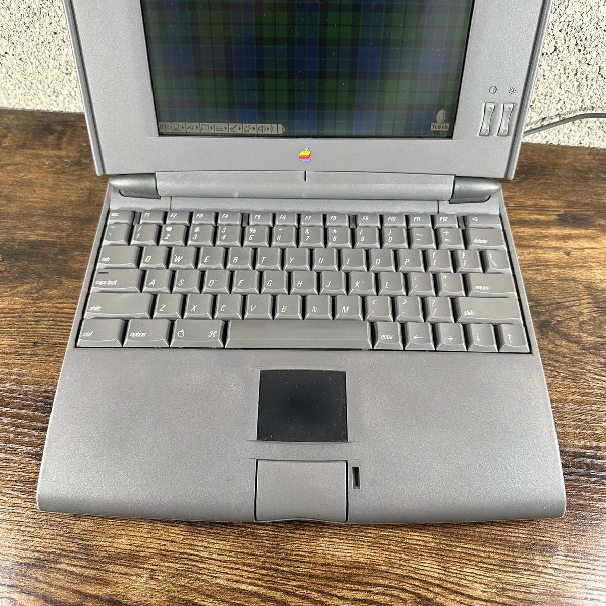 【Masahikoさま 専用】apple PowerBook 520 ジャンク品 Apple Macintosh PowerBook 520 Model M4880 20MB RAM 240MB HD