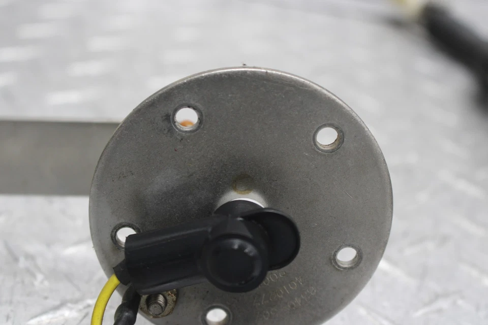 2001 Victory V92C 完整燃料泵(有运行视频) — 第 2/4 张图片