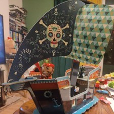 Djeco Pop N Play 3d Pirate Boat with pirate figure with sword 