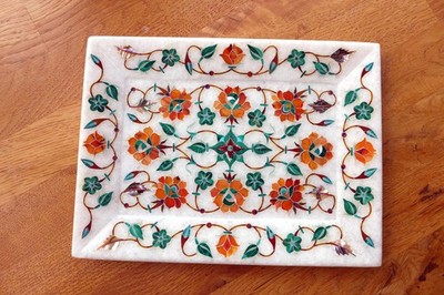 Handgefertigtes indisches Pietra Dura Tablett, weißer Marmor & Intarsien aus Halbedelsteinen