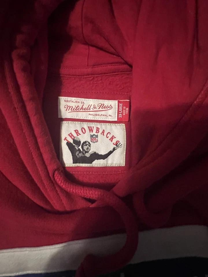 Sudadera con capucha retro de los New England Patriots Foto 2 de 3