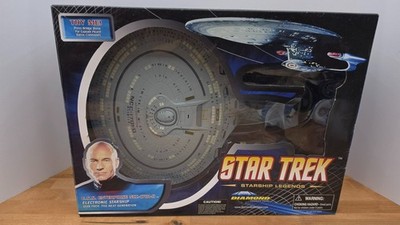 Diamond Select Toys Star Trek U.S.S. Enterprise NCC-1701-D Electronic Starship