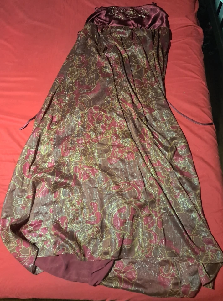 Mujer Seda y Cordones Cabernet Mediano Color Vino Vestido de Noche Foto 2 de 2