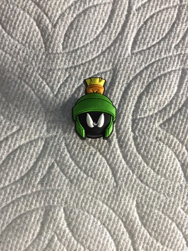 DIJES DE ZAPATOS MARVIN EL MARCIANO JIBBITZ MARVIN EL MARCIANO SE ADAPTA A COCODRILOS JIBBITZ - Imagen 3 de 4