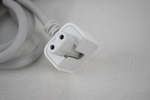 Volex APC7Q Apple Extension power Cord For Macbook - Picture 2 of 4