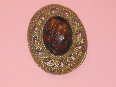 Attractive Vintage FLORENZA Round Open Work Cameo Pin ~ Brown Resin