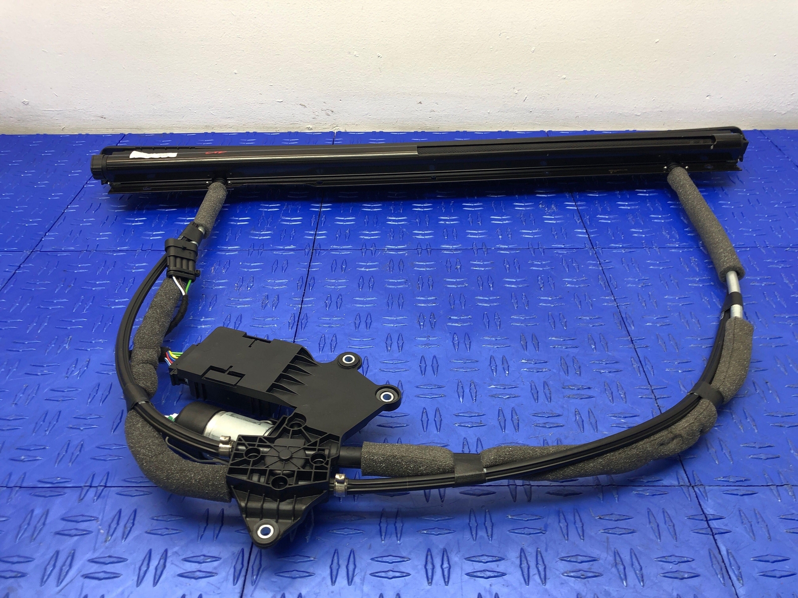 2013-2021 MASERATI QUATTROPORTE M156 RIGHT REAR DOOR SUNSHADE BLIND BLACK OEM