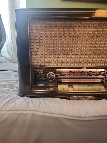 Radio d'epoca a valvole Saba Meersburg automatica 7 - Foto 1 di 9
