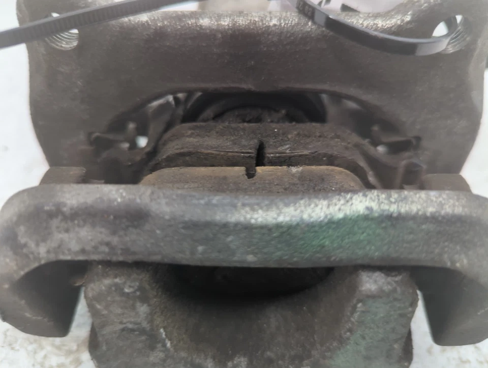 Pinza de freno delantera izquierda Fiat 500 2012-2015 YJN30 Foto 2 de 4