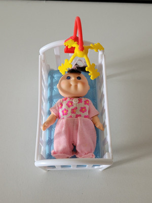 Mattel: 1995 Cabbage Patch Mini Puppe mit Bett (3)