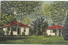 WINCONSIN DELLS, WISCONSIN POSTCARD Spring Hill Motor Court, 1940's Cottages