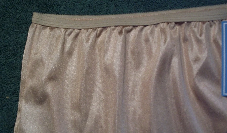 3 双 Dixie Belle 米色尼龙 7 码扇形腿内裤 3.00 美元折扣不匹配 — 第 2/3 张图片