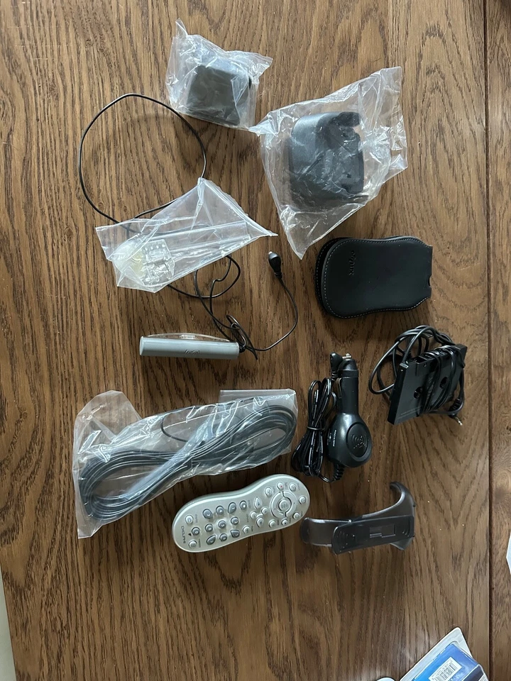 Delphi MyFi Portable XM2go XM Portable Satellite Radio Receiver w/Extras Vintage - Image 3 of 4