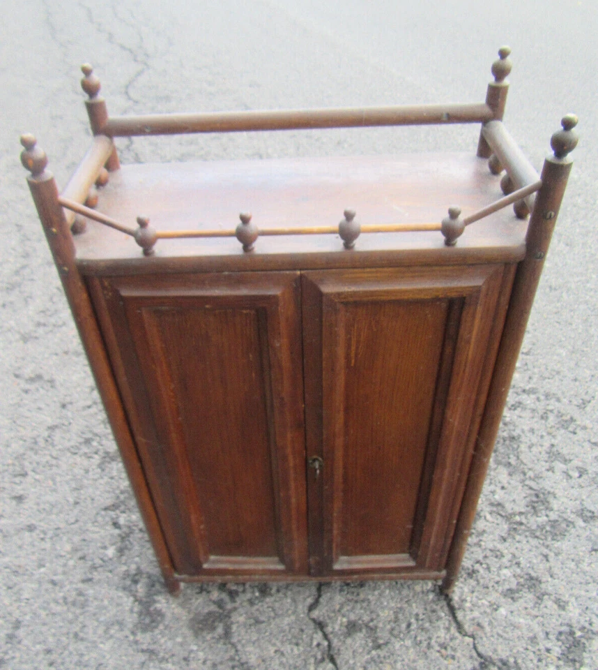 Antiguo armario botiquín llave esqueleto palo y bola de roble victoriano Foto 2 de 4