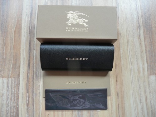 ! NEU ! großes schwarz/ gold Burberry Hartschalen Magnet Brillen Etui /Box/ Tuch