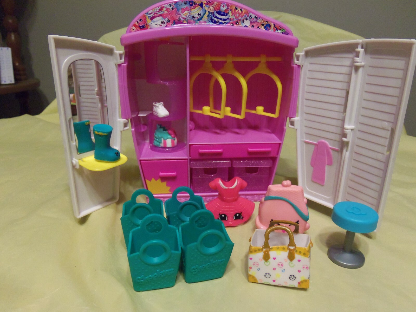 Shopkins Wardrobe & Accessories Lot-image