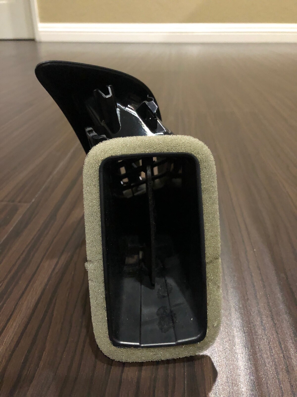 2017 Audi R8 driver side door Dash Air Vent 