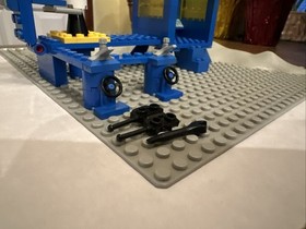 LEGO Classic Space 483 Alpha-1 Rocket Base w/ 3 Minifigures & Instructions