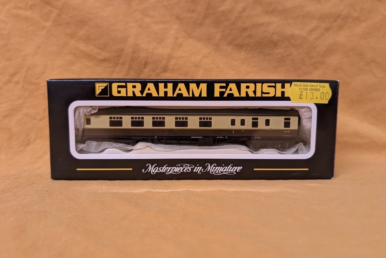 Graham Farish 374-077B Mk1 Corridor Brake Composite BCK Chocolate/Cream (W) (N g