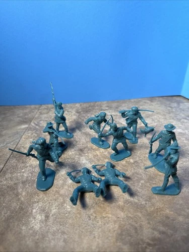 Marx Toys  Pioneers Defender Turquoise Fort Apache Play Set Of 10 C