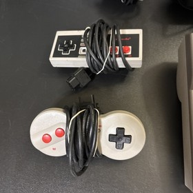 Nintendo NES Control Deck Video Game Console Gray NES-101