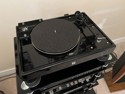VPI HW-19 III turntable.