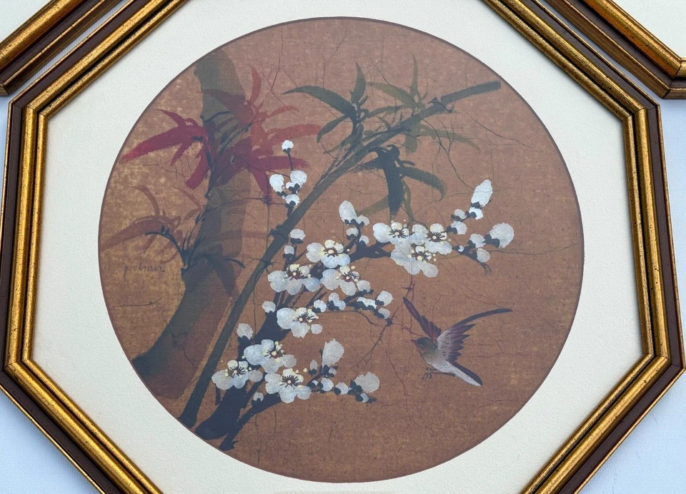 LOTE COM 3 PEÇAS DE QUADRO OCTÓGONO FLORES PÁSSARO PINTURA SEDA CHINESA ASIÁTICA ASSINADA POR P. CHANG - Imagem 3 de 4