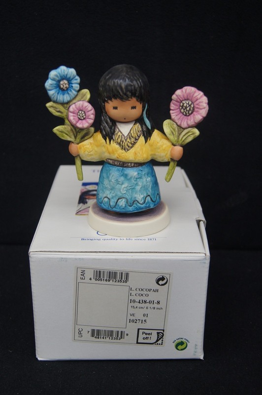 GOEBEL DeGRAZIA Porcelain Figurine #10-341 Festive Flowers 5"
