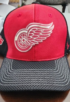 BASEBALL CAPS - LOT