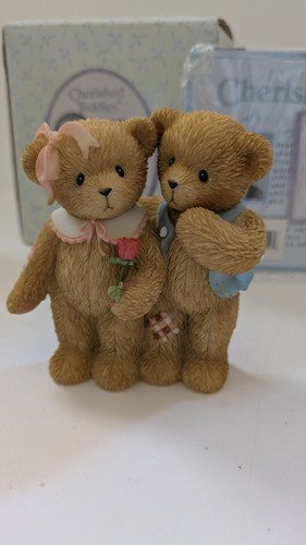 Cherished Teddies HUGS & KISSES 113687 Love is Shown Boy Girl Rose Bears 2003 - Imagen 2 de 9