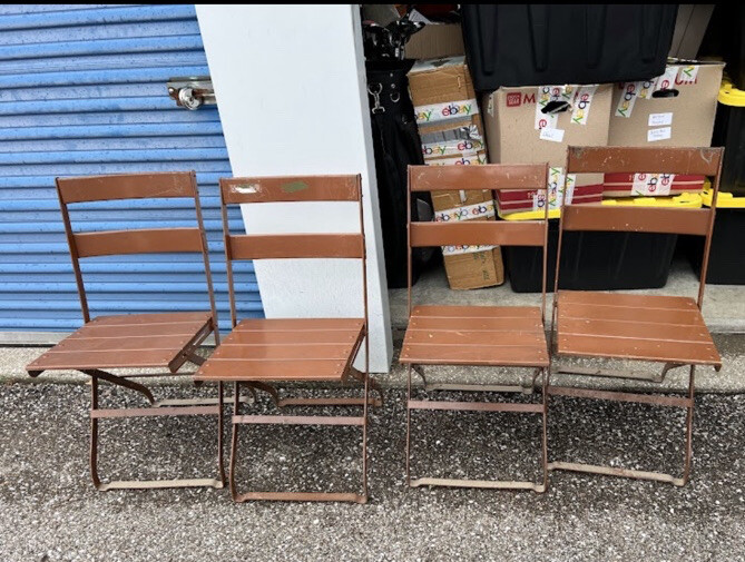 1 VINTAGE FOLDING CHAIR WITH WOOD SEAT AND METAL BODY, NORMAL SIZE
