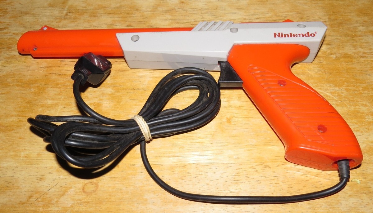 海外限定 '1985 NES Zapper Nintendo Nintendo Entertainment System NES Zapper 1985 NES-005