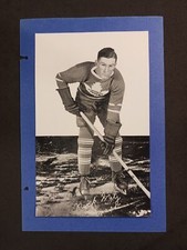 1934-43 Group I Nick Metz Toronto Maple Leafs Beehive