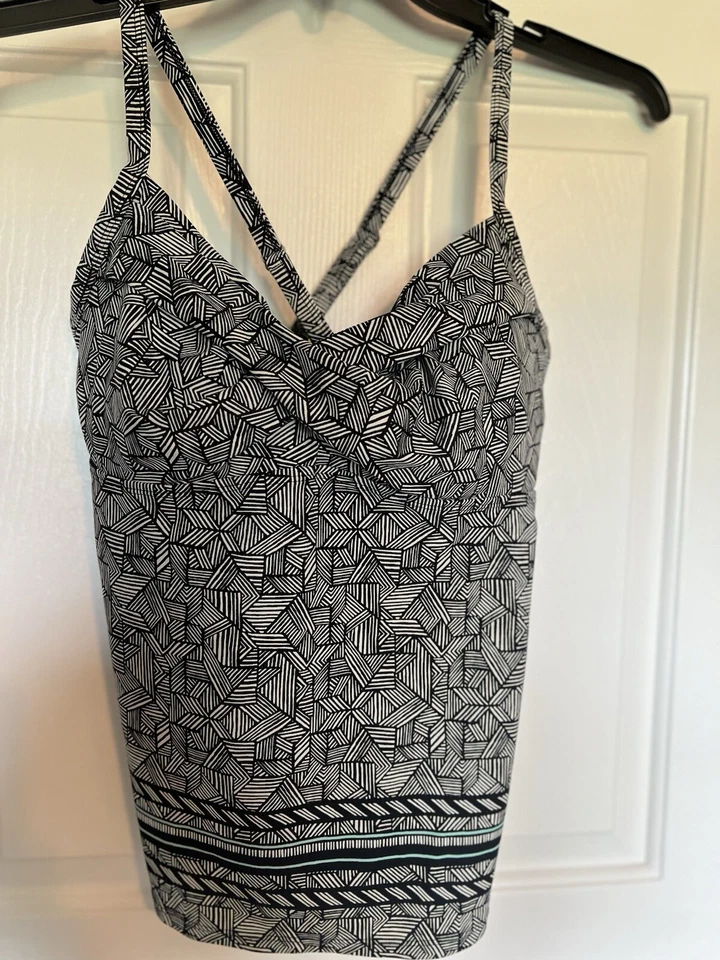Camiseta de baño Tankini ATHLETA Laguna Twister talla 38 B/C Foto 2 de 4
