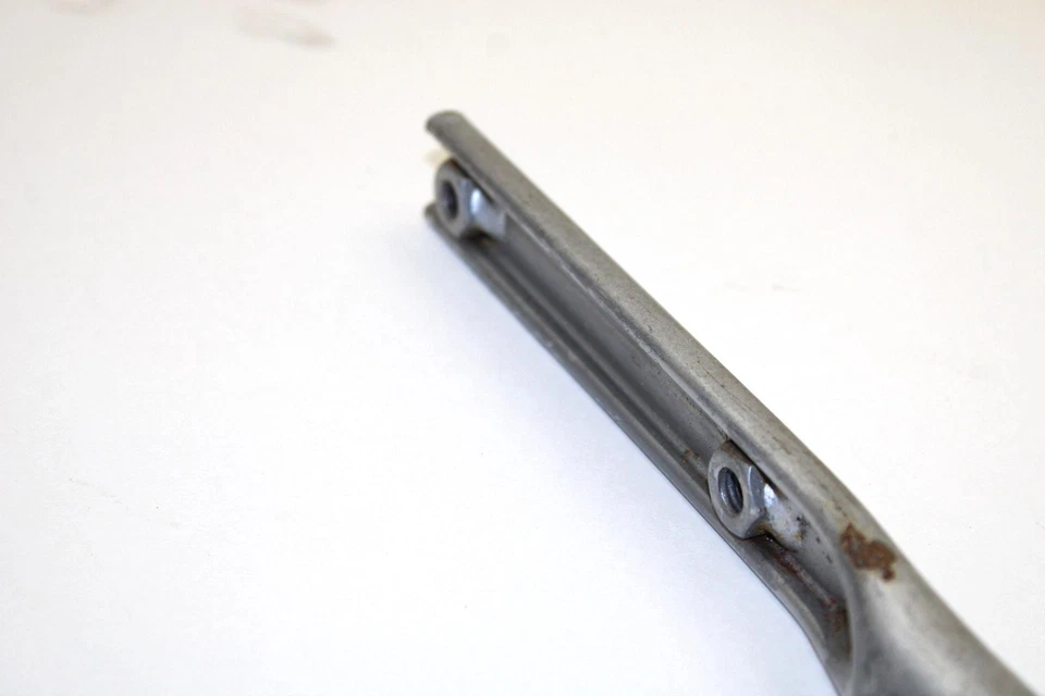 Para-choque traseiro Yamaha Apex Mountain fabricante de equipamento original 2007 8FS-77541-00-00 SY121 - Imagem 2 de 4