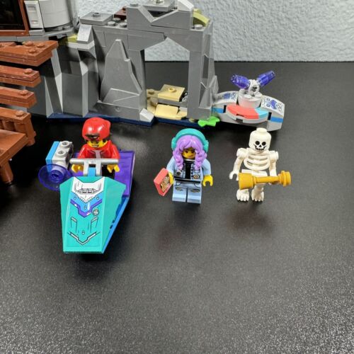 LEGO HIDDEN SIDE: Der Leuchtturm der Finsternis (70431) Anleitung Mini Figuren - Bild 4 von 13