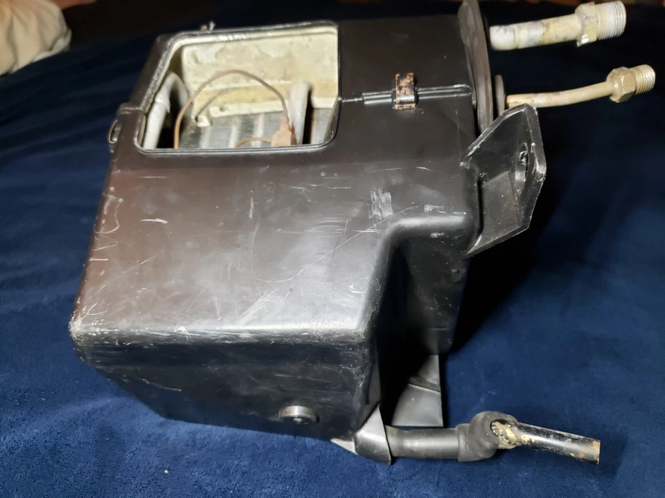 Carcasa de caja de núcleo evaporador de CA de fábrica para camioneta Datsun Nissan 720 80-86 Foto 2 de 4