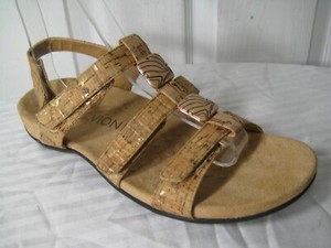 Vionic Amber Gold Cork - Women // Spring 2016 @vionicshoes | Women walking, Vionic, Casual sandals