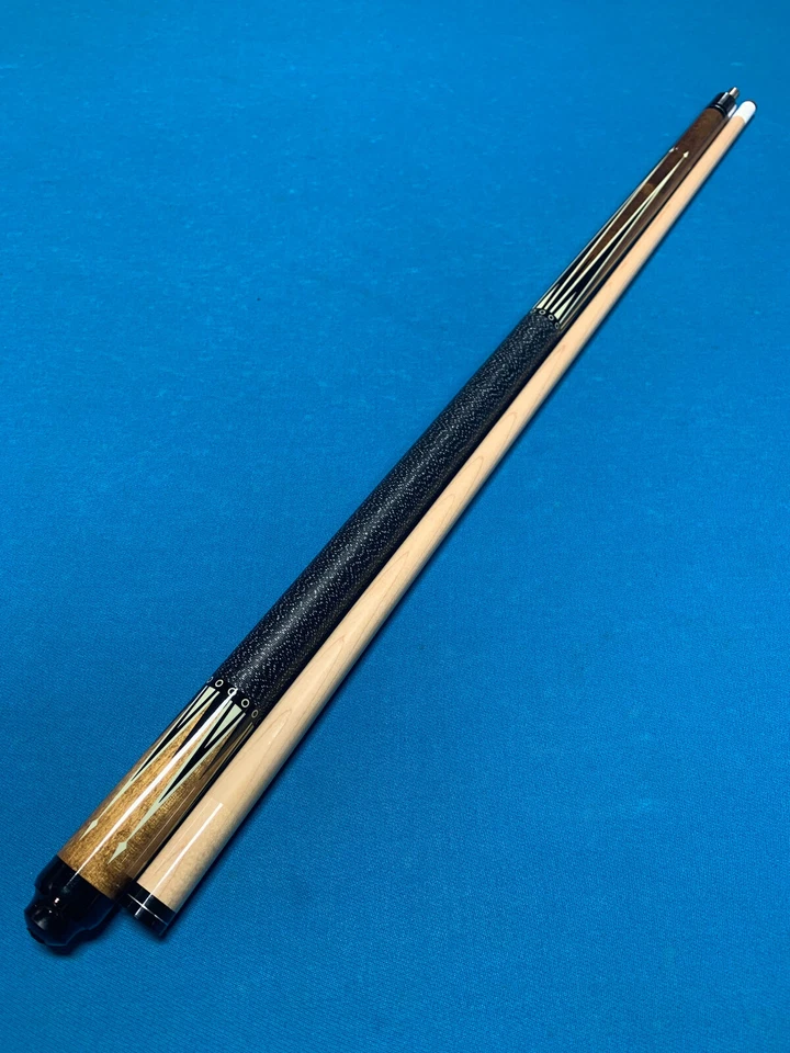 Brand New McDermott Pool Cue with Accessories Billiards Stick Free Case