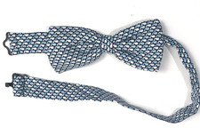 Vineyard Vines Mens Whale Pattern Pre-Tied Bow Tie SizeOne In Good Condition