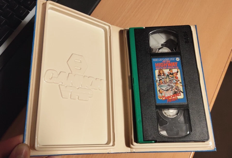 Auf dem Highway geht's erst richtig los VHS / ... ist die Hölle Los 3 Cannonball - Bild 4 von 4