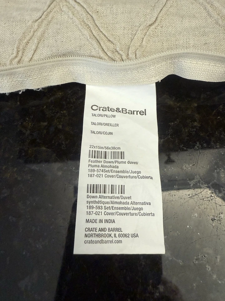 Чехол и вставка для подушки Crate & Barrel 20 x 13 дюймов желтовато-коричневый хаки крест-накрест - Изображение 4 из 4
